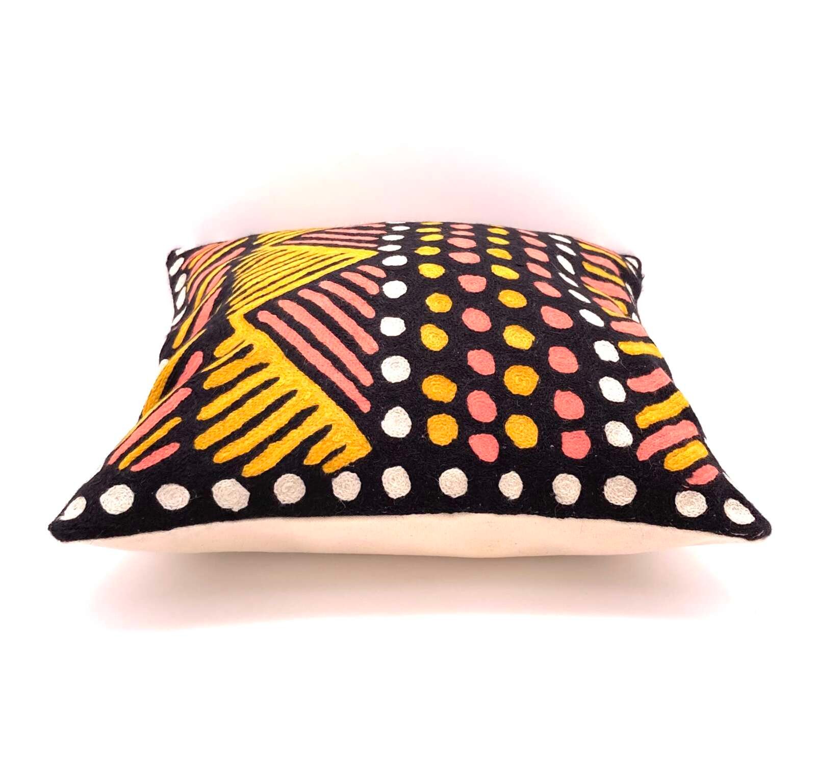 Cushion - Carol Puruntatameri - Yoi - Image 4