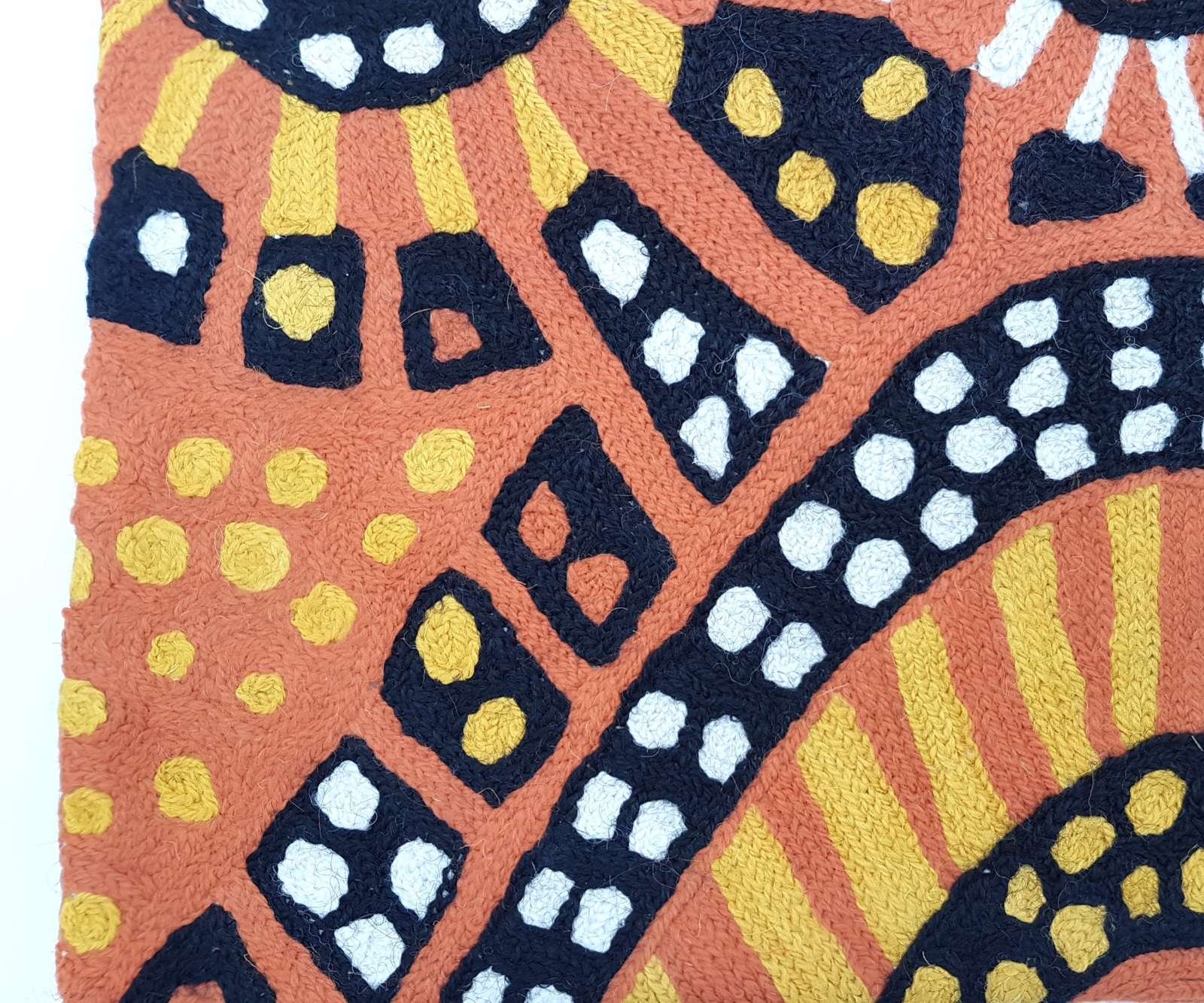 Cushion - Nina Puruntatameri - Kulama - Image 3