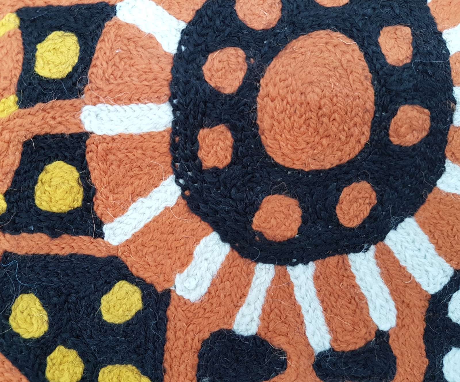 Cushion - Nina Puruntatameri - Kulama - Image 4