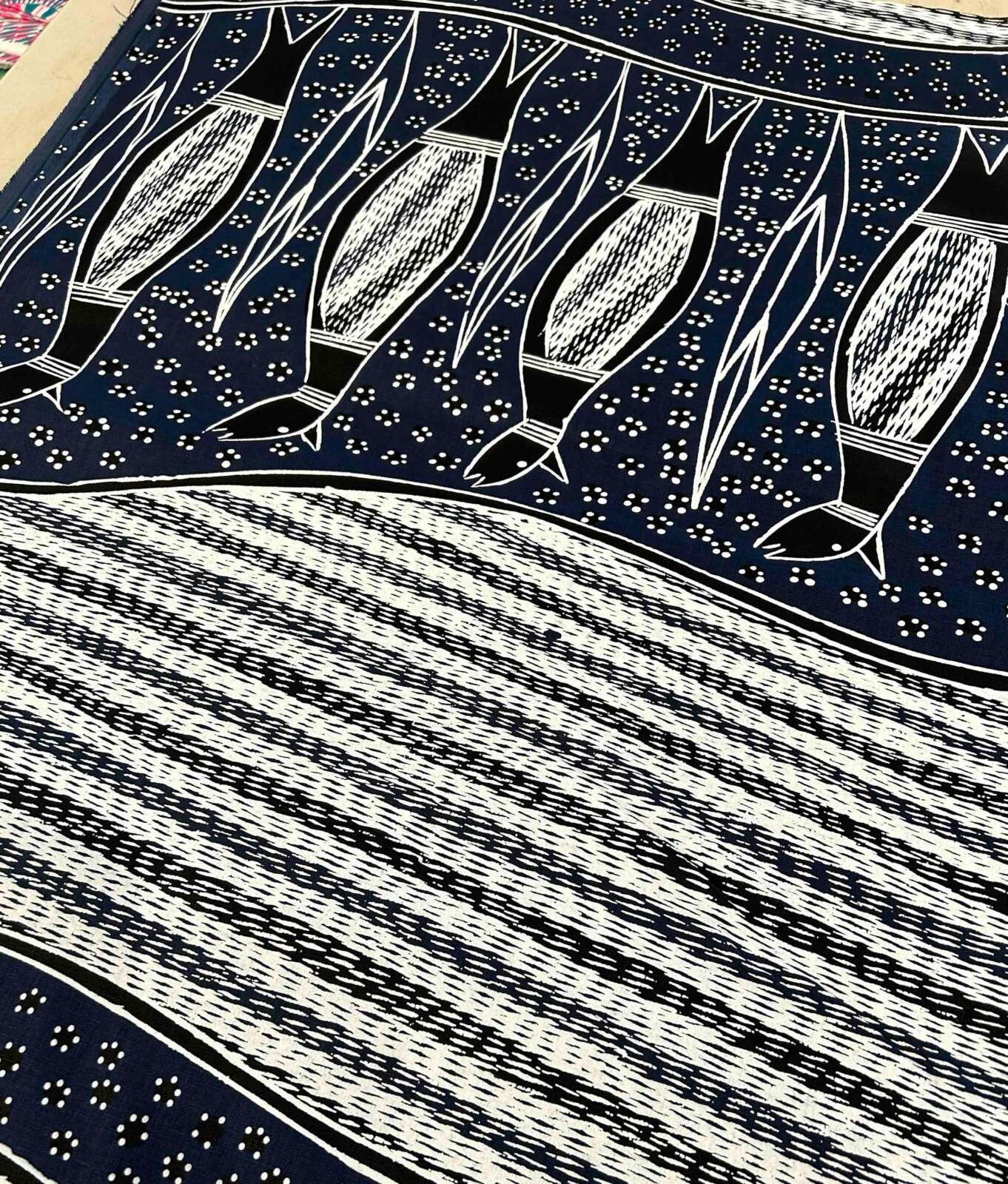 Fruit bats on blue linen - Roy Burnyila - Image 4
