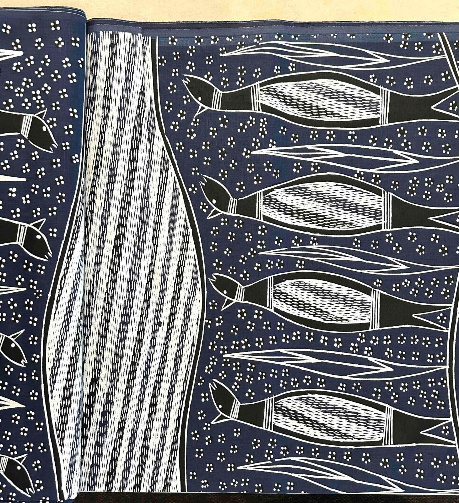 Fruit bats on blue linen - Roy Burnyila - Image 3