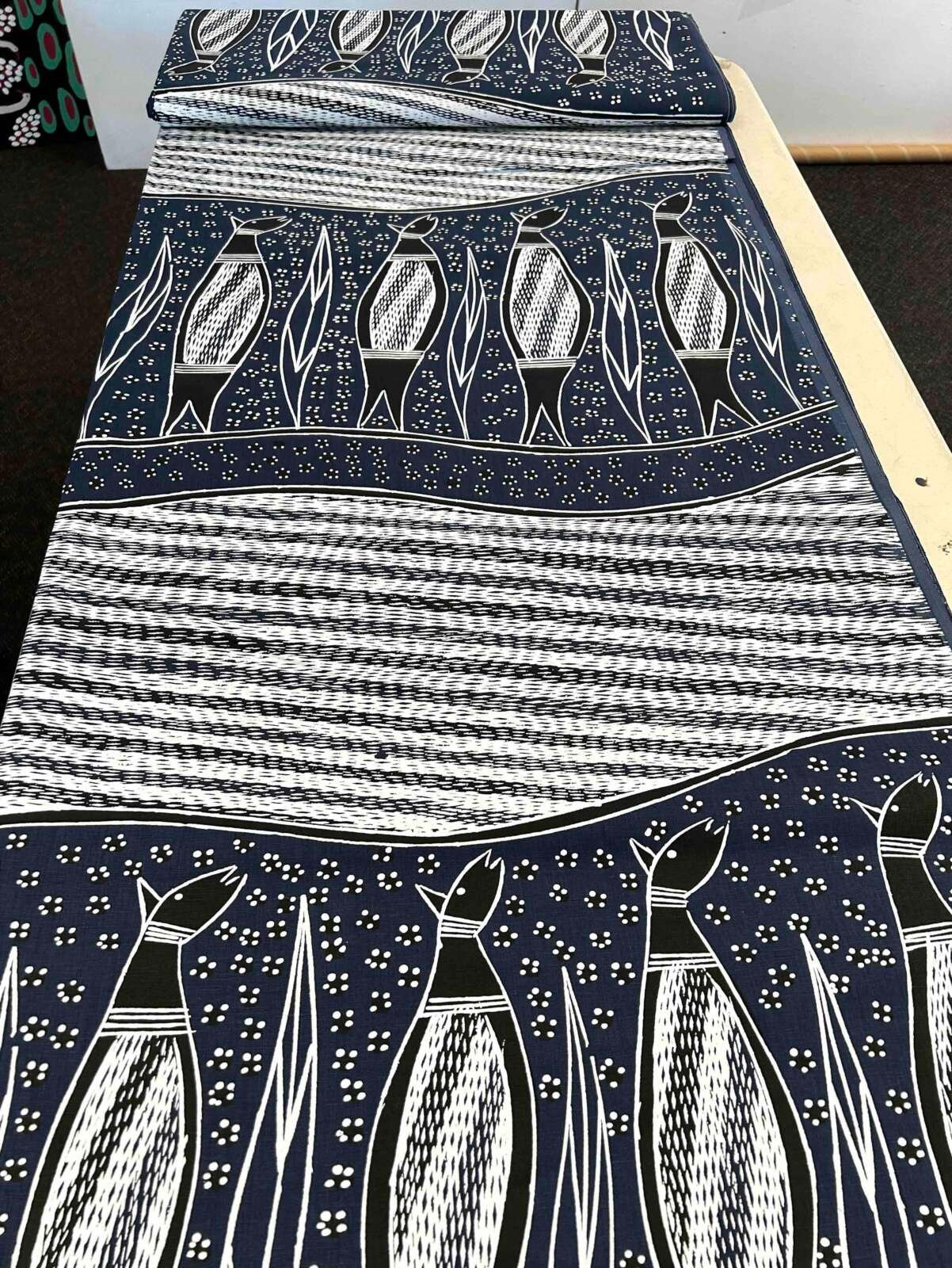 Fruit bats on blue linen - Roy Burnyila - Image 2