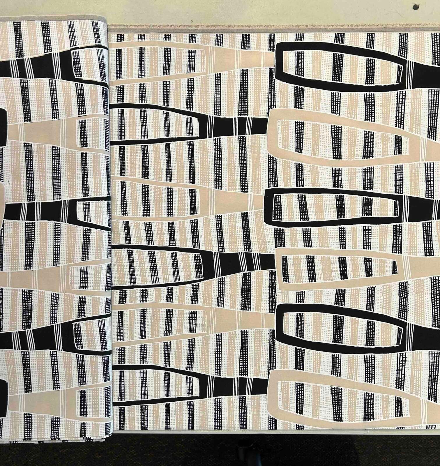 Bottles on sand linen - Robyn Djunginy - Image 2